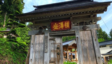 Ancient, formerly used temple gate at Toshouji Temple, Obanazawa, Yamagata Prefecture [OC]