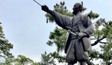 Statue of Horio Yoshiharu, daimyo and founder of the Matsue clan, outside Matsue Castle, Shimane Prefecture [OC]