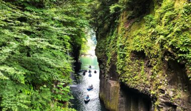 A view of people who have absolutely no idea how to row a boat attempting to row boats at Takachiho Gorge, Miyazaki Prefecture [OC]