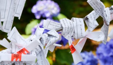 Omikuji at Hakusan shrine