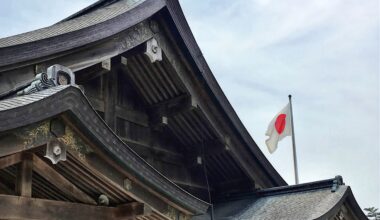 Hinomaru flying over the roofs of Izumo Shrine in Shimane Prefecture [OC]