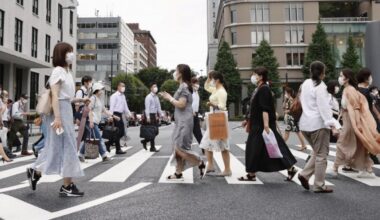 Japan's new COVID-19 cases top 90,000, 1st time since Feb. 17