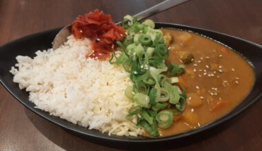 some yasai curry with spring onions and some Tsukemono :)