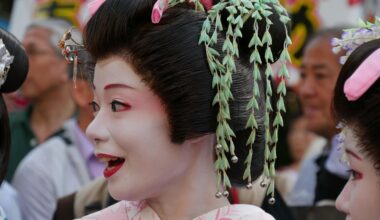 Maiko at Asakusa Temple