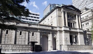 BOJ unswayed by weak yen killing Japan's recovery softly