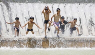 Japan swelters as temperatures climb over 30 C