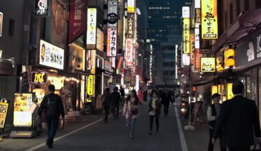 Evening stroll among the neon lights | Toyko, April 2018 [OC]