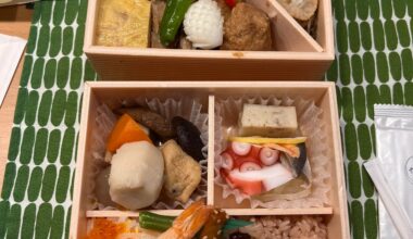 Celebrating an aunt-in-law’s birthday with a bento from まつもと.