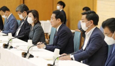 Japan eyes reform of outdated labor systems based on gender "roles"