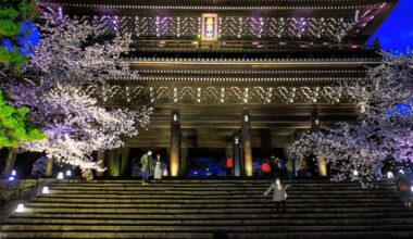 Chionin temple sanmon gate, April 2022.