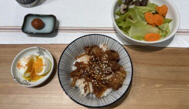 A simple lunch - pork shigureni on rice and hotpot vegetables