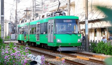 Tokyo Day Trip: Rose Spotting on the Toden Arakawa Streetcar Line (May/Oct.)