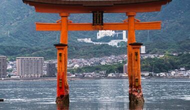 Last steps before the tide comes in, Miiyajima