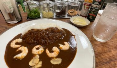 Japanese curry shrimp curry, Pineapple, Raisins and Peanut enhance its taste.