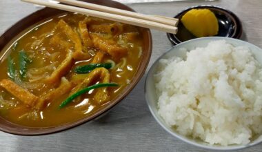 Fried curry soba, pickled Takuan and rice 🍚