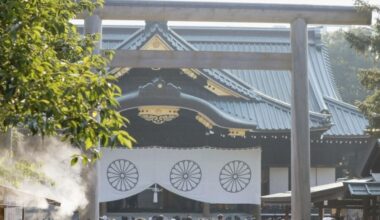 Kishida sends offering to Yasukuni but not planning visit