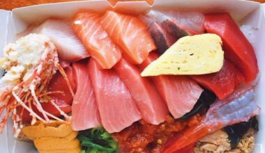 Chirashi bowl with otoro, live amaebi, uni, & assorted fish