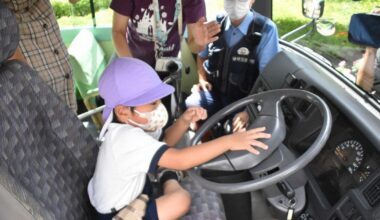 Japan preschoolers taught how to use horn after girl left alone on bus died - The Mainichi