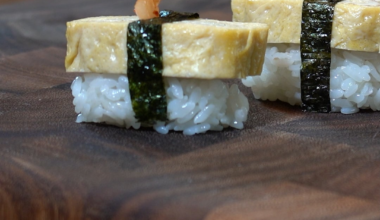 Roll for sushi - Tamagoyaki nigiri