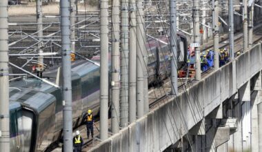 JR says will take 2 weeks to remove bullet train derailed by quake