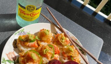 Spicy salmon volcano with beets and topo chico for lunch 🍣