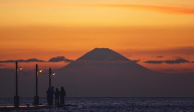 Mount Fuji from the beach in Chiba. Photo from @yurin_injapan via IG