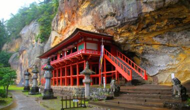 Takkoku-no-iwaya temple, built into the rock face, two years ago today (Iwate-ken)