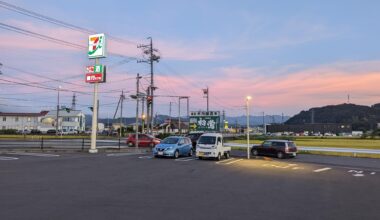 Chilling at dawn on a 7/11 parking spot between mountains in Nagano