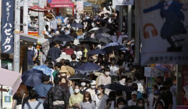 Japan looks to simplify COVID survey, deal with it like seasonal flu