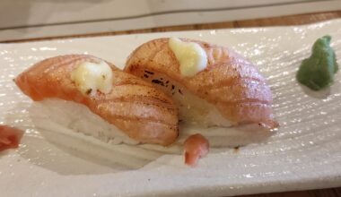 Flamed salmon nigiri