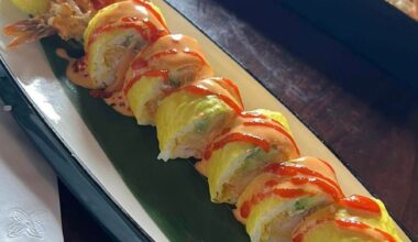 Fire Roll- yellow soy paper, tempura shrimp, kani, cream cheese, avocado, sriracha, and spicy mayo. Pretty delicious! I think I prefer the soy paper over seaweed.