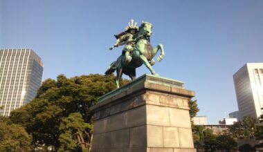 The statue of Kusunoki Masashige (1294 – 1336) the samurai general who led the attempt to overthrow the Kamakura shogunate and restore the authority of Emperor Go-Daigo in the Genkou War.