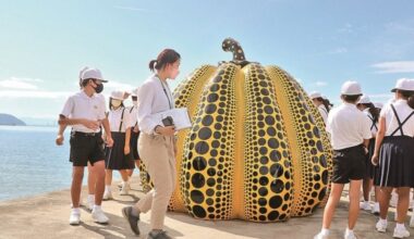 Kusama's typhoon-damaged "Pumpkin" returned to island town