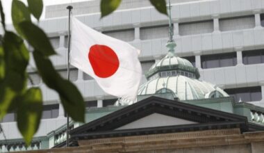 Big manufacturers' sentiment worsens to 8 from 9: Bank of Japan survey