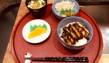 I tried to make teriyaki chicken in a cast iron skillet, first time 😊