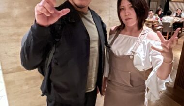 Utami meets up with Hiroshi Tanahashi for a strategy meeting.