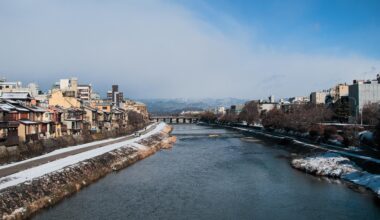 Winter view of the Shijo Bridge, Kyoto.