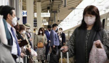 Tourists enjoy 1st weekend after Japan scraps COVID border controls