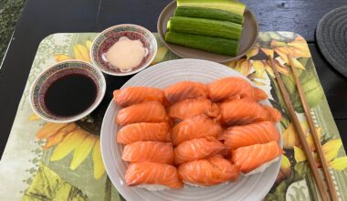 First time making salmon nigiri 🍣