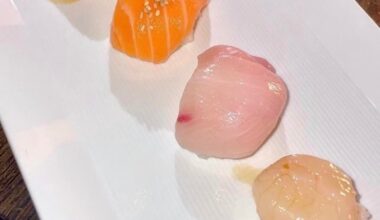 Is it just me or sugarfish nigiri are a bit of sloppy cuts. Why do the sushi neta shaped like this? Can someone explain the style behind this popular chain?