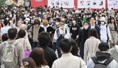 More deaths, elderly cases fuel concern about Japan's new COVID wave