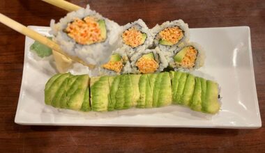 Best Sushi in Michigan! 🍣 🍱 Mene Sushi - Spicy California Roll & Caterpillar Roll