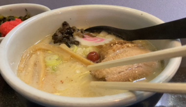 Noodle pull out of shio tonkotsu ramen at Santouka (Shibuya)