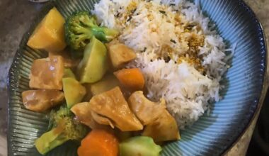 Sorry for messy kitchen, tip from a Japanese place I visit near uni is to use broccoli and the stem in curry, super tasty!