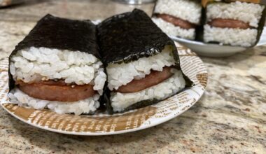 Homemade umeboshi (pickled plum) and SPAM musubi with umeboshi furikake 🍙 Very easy to make, and recipe in the comments~