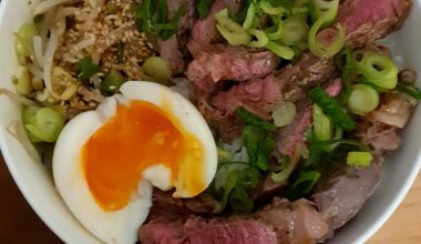 Homemade steak donburi with moyashi salad. Quickly took a picture before destroying it