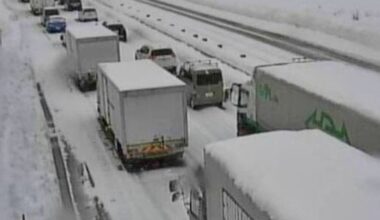 Record snow in Japan leaves drivers stranded overnight