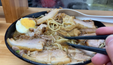 Pulling noodles out of chashu at Kitaotsuka