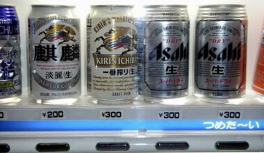 Beer Vending Machine, Clarion Hotel Ikebukuro, 27DEC2004 (OC)