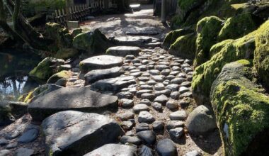 Follow the Path. (Kenrokuen, Kanazawa)